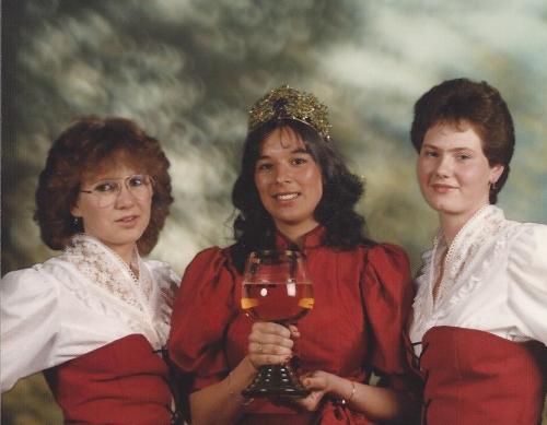 1985/96 Weinkönigin Andrea, Prinzessinnen Irene & Anita